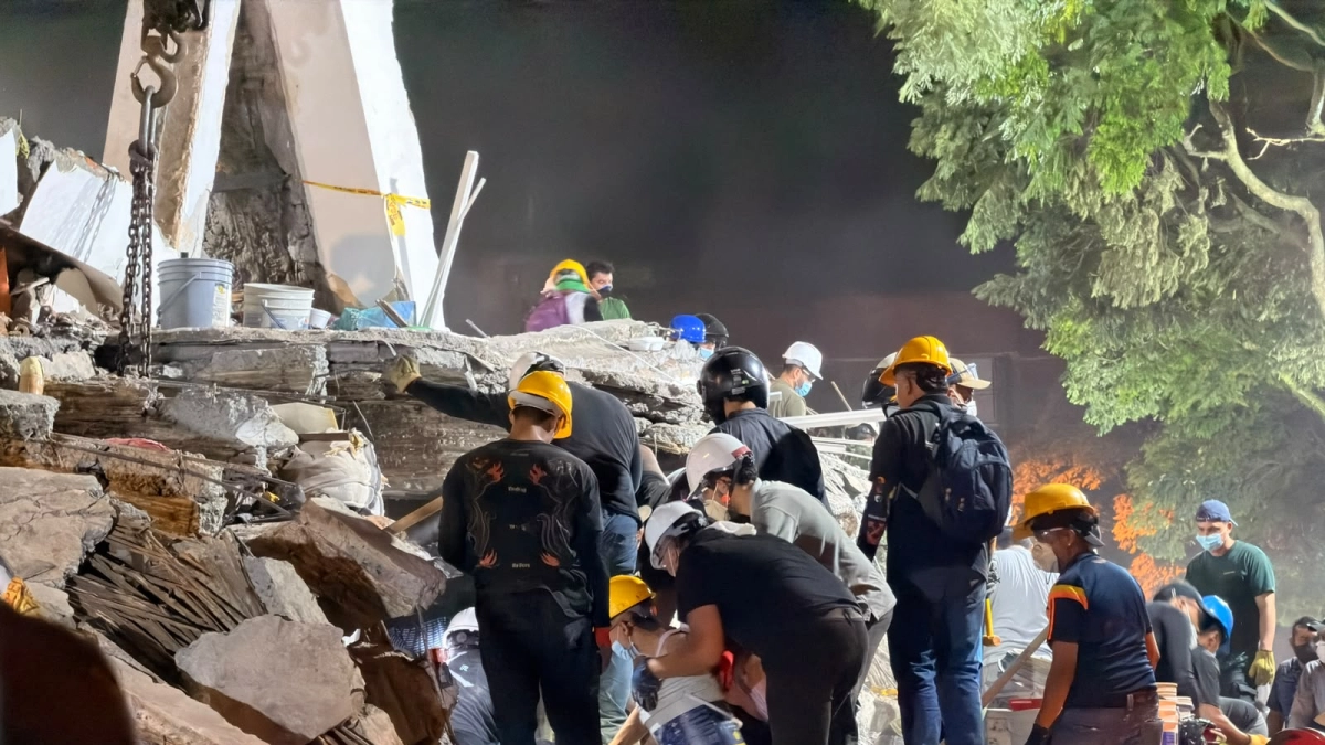 1800-heroes-remueven-6.530-toneladas-de-escombros-para-rescatar-a-88-sobrevivientes-en-cali-tras-terremoto:-ordenan-evacuar-18-edificios-por-riesgos