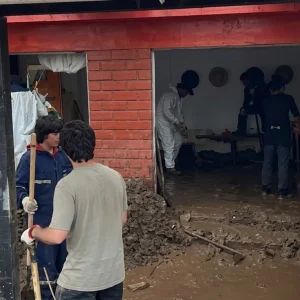 levantemos-coquimbo-focaliza-ayuda-en-islon:-campana-va-por-refrigeradores