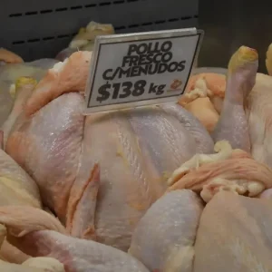 camara-de-avicolas-explico-por-que-el-pollo-entero-sigue-abajo-de-los-$-160-el-kilo-en-las-carnicerias