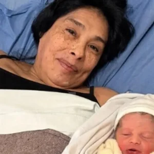“me-siento-realizada”:-fue-madre-por-primera-vez-a-los-62-anos