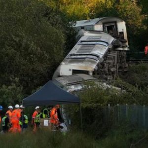royaume-uni:-un-train-deraille-pres-de-brighton,-pas-de-blesses-graves-selon-des-medias