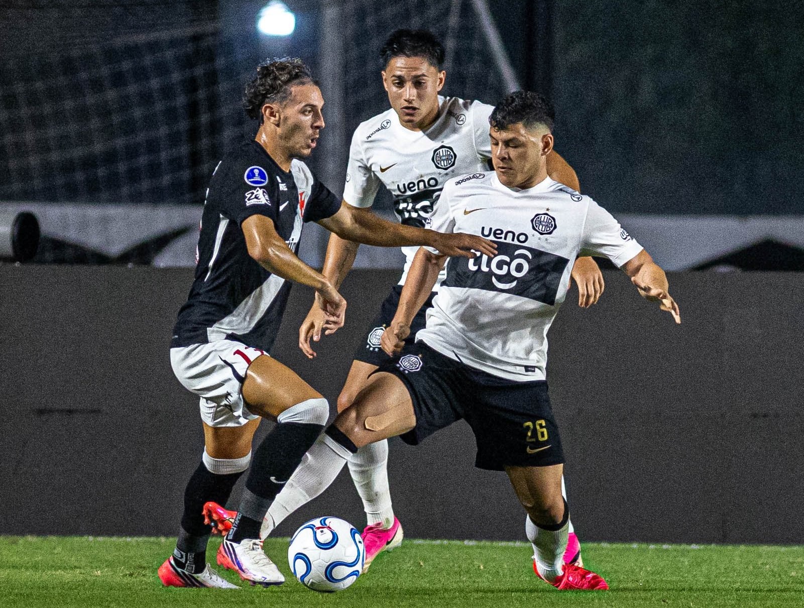 olimpia-saco-un-empate-ante-vasco-da-gama-en-rio-de-janeiro