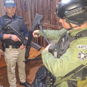 operativo-renacer:-arrasan-con-marihuanaty-y-hay-tres-detenidos