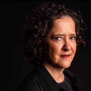 carla-madeira-navega-o-caos-do-luto-e-se-revolta-contra-a-homofobia-no-livro-‘quando’
