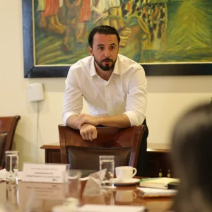 velasco-anuncia-acuerdo-para-importar-combustible-sin-subsidio