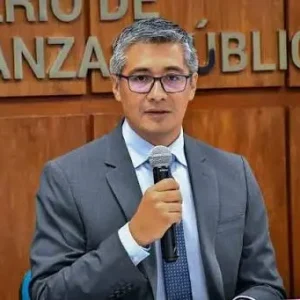 espinoza-paso-de-declarar-bs-392-a-tener-un-vehiculo-de-bs-350.000-en-9-meses