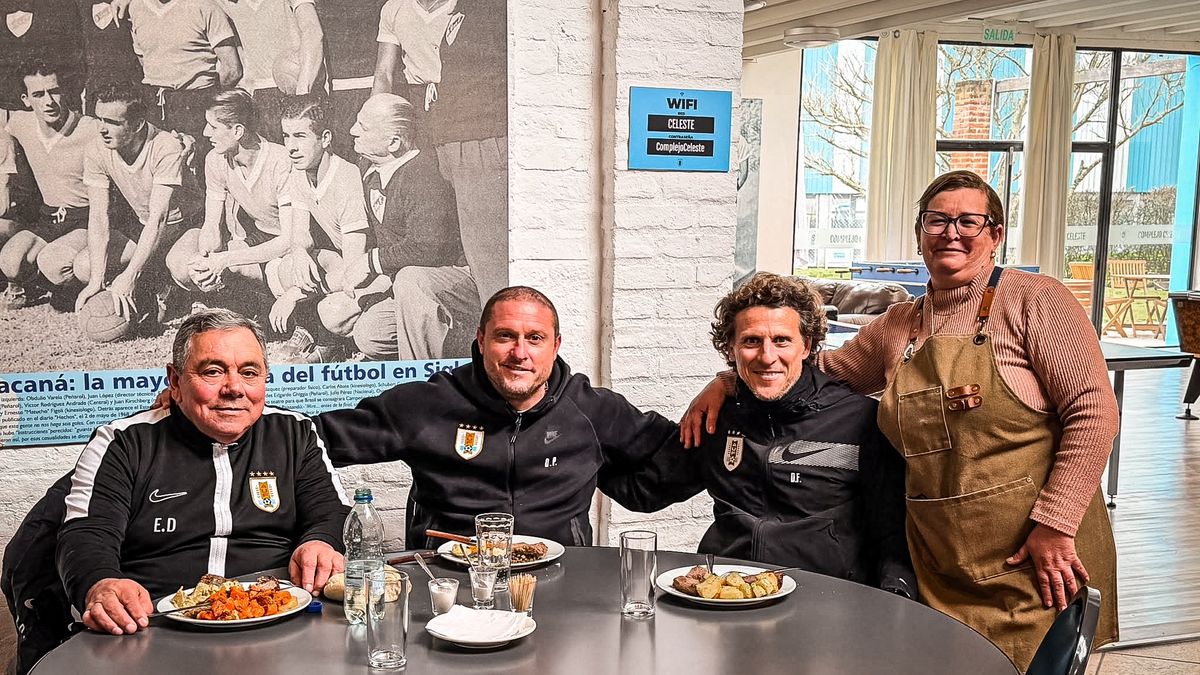 la-foto-que-publico-diego-forlan-en-el-complejo-celeste-y-que-cambia-las-formas-implantadas-por-marcelo-bielsa-en-la-seleccion-uruguaya