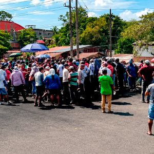 cuarto-dia-de-paro-por-alza-de-combustibles:-continuan-los-bloqueos-y-la-crisis-amenaza-con-extenderse-a-mas-regiones