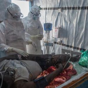 pour-lutter-contre-ebola,-la-reponse-internationale-prise-de-vitesse
