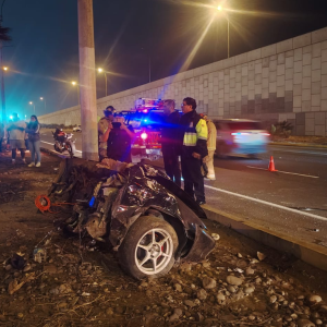 identifican-a-victimas-de-grave-accidente-en-san-miguel:-mujer-murio-en-el-acto-y-conductor-continua-en-uci