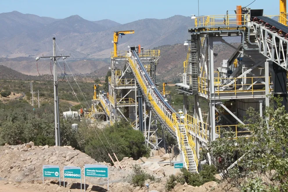 investigan-posible-filtracion-desde-minera-tres-valles-a-fuentes-de-agua-del-choapa