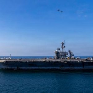 porte-avions-americain-abraham-lincoln:-apres-plus-de-huit-mois-en-mer,-les-conditions-de-vie-a-bord-inquietent