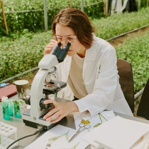 mujeres-uruguayas-vinculadas-a-ciencia,-tecnologia,-ingenieria-y-matematica-podran-postularse-a-formacion-gratuita-en-liderazgo
