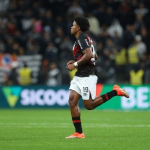 brasileirao:-onde-assistir-athletico-pr-x-red-bull-bragantino-ao-vivo-neste-sabado
