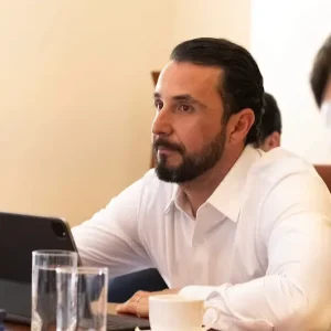 velasco-alista-la-firma-de-acuerdo-para-importar-combustible