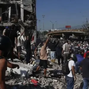 suben-a-71-los-muertos-por-terremoto-7,4-en-colombia