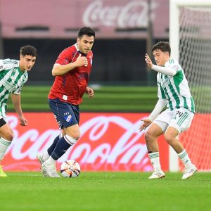 racing-2-0-nacional:-el-cervecero-fue-superior-a-un-tricolor-que-sigue-sin-encontrar-su-juego-y-cada-vez-se-aleja-mas-en-la-tabla-anual