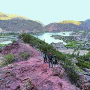 trekking-en-la-rioja:-una-fertil-costa-sin-mar-y-sin-playas