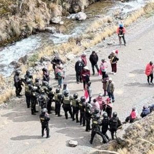 paro-indefinido-en-yauyos:-comuneros-bloquean-via-a-chupaca-en-quinto-dia-de-protesta-contra-minera-corona