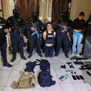 beni:-aprehenden-a-siete-sujetos-con-armamento-militar