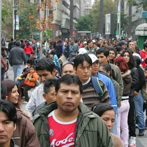 mas-de-260-mil-peruanos-viven-en-chile:-santiago-concentra-la-mayor-comunidad
