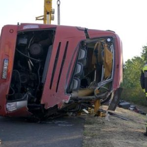 en-hongrie,-12morts-et-10blesses-dans-laccident-dun-car-immatricule-en-pologne