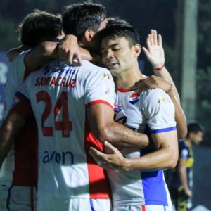 a-horas-de-cumplir-45-anos,-roque-salvo-a-la-academia-con-un-gol-clave