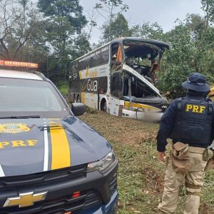 acidente-com-onibus-em-petropolis-mobiliza-favela-de-belo-horizonte