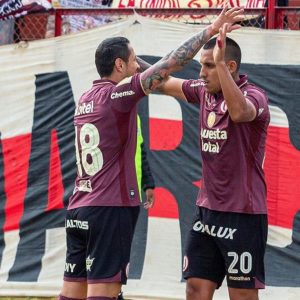 triunfo-crema!-universitario-vencio-3-2-a-fc-cajamarca-y-se-mantiene-en-la-lucha-por-el-torneo-clausura-de-la-liga-1-2026