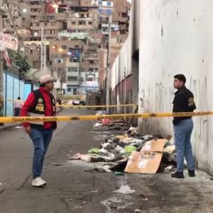la-victoria:-hallan-cuerpo-de-mujer-cerca-de-la-cachina-tras-incendio-provocado-frente-a-un-colegio