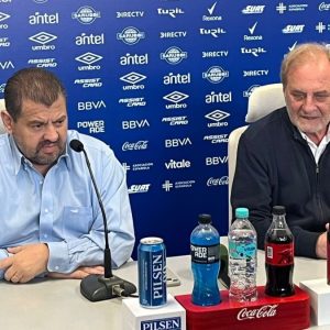 tras-la-permanencia-del-loco-abreu-en-mexico;-como-sigue-el-plan-de-nacional-para-buscar-dt-y-gerente-deportivo?-los-nombres-que-suenan-con-dos-exjugadores-del-club
