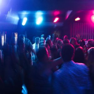 adolescentes-organizaron-una-fiesta-privada-cerca-del-campeon-del-siglo-y-fueron-rapinados:-los-encerraron-en-un-contenedor