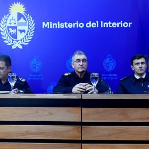 “a-‘prima-facie’-no-hay-delito”,-dijo-el-ministerio-del-interior-sobre-episodio-de-hinchas-de-penarol-en-omnibus-de-coetc