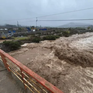 aguas-del-valle-activa-tranque-de-respaldo-y-decreta-alerta-amarilla-por-extrema-turbiedad-en-el-rio-elqui