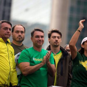 flavio-tem-o-maior-patrimonio-declarado-do-cla-bolsonaro,-e-renan,-o-menor;-veja-valores