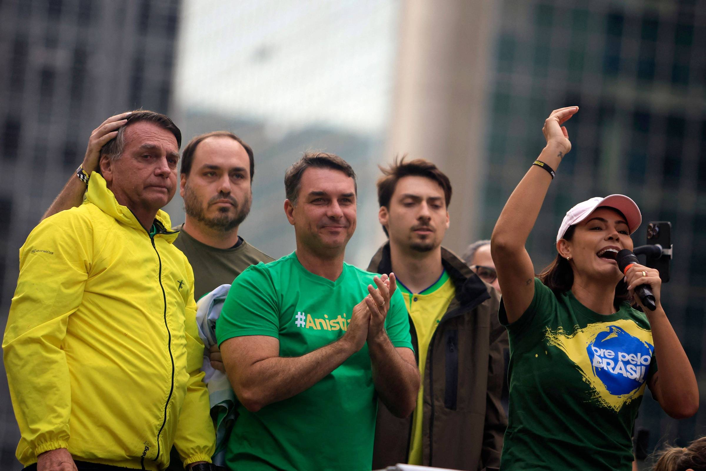 flavio-tem-o-maior-patrimonio-declarado-do-cla-bolsonaro,-e-renan,-o-menor;-veja-valores