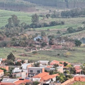 fotos-mostram-sitio-onde-pai-e-filho-foragidos-por-chacina-em-icaraima-se-escondiam-em-sp