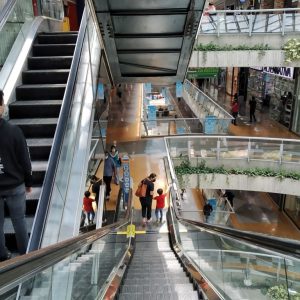 centros-comerciales-y-gobierno-acuerdan-racionamiento-electrico-por-8-semanas