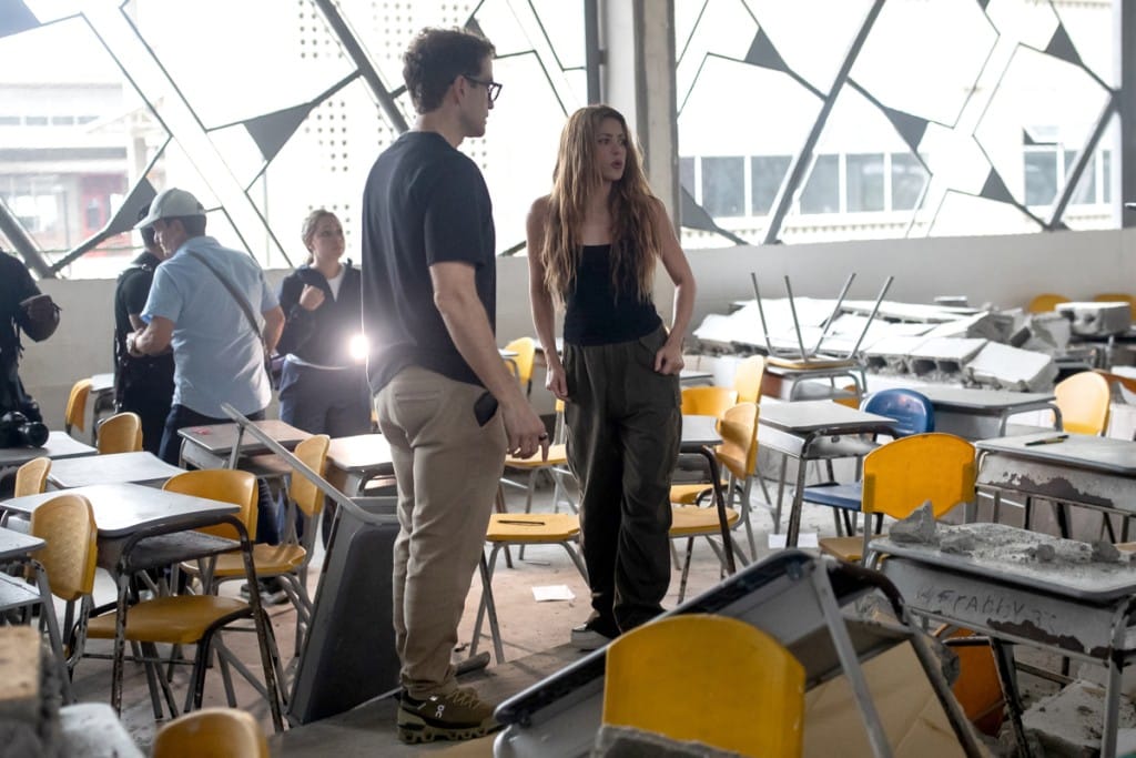 shakira-visita-zonas-afectadas-por-terremoto-y-se-compromete-a-reconstruir-escuelas