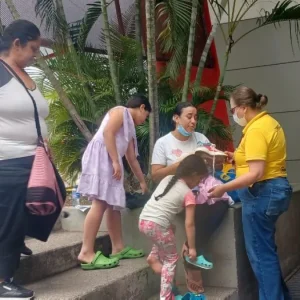 exodo-de-familias-en-cali-hacia-albergues-por-el-terremoto:-‘escape-de-avalancha-en-mocoa-y-de-inundacion-con-mis-hijos;-por-el-sismo-lo-perdi-todo’