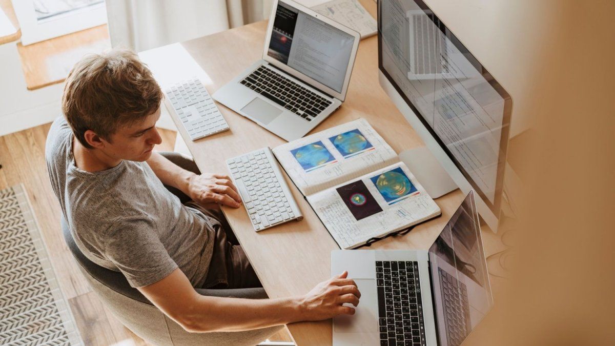 cobra-en-dolares-trabajando-para-el-exterior:-las-mejores-paginas-para-conseguir-empleo-remoto
