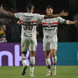 sao-paulo-vence-primeira-apos-a-copa,-derruba-bolivar-e-vai-pegar-boca-juniors