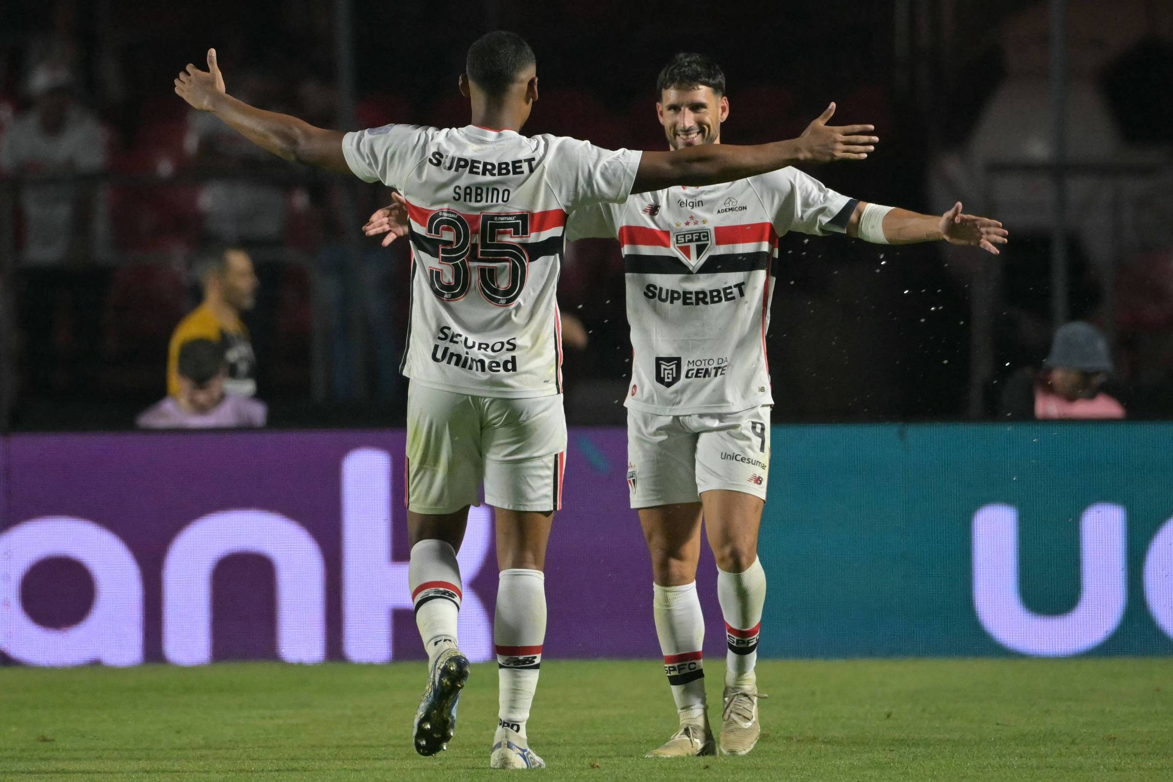 sao-paulo-vence-primeira-apos-a-copa,-derruba-bolivar-e-vai-pegar-boca-juniors