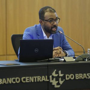 servidores-do-bc-sob-suspeita-tiveram-reunioes-com-a-pf-sobre-investigacao-do-master,-diz-diretor