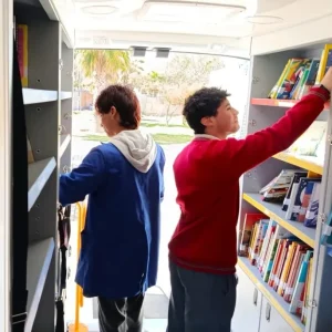 bibliomovil-lleva-libros-y-nuevas-historias-a-tierras-blancas