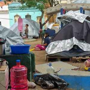 llovia,-se-cayeron-las-carpas-y-no-habia-luz,-damnificados-en-altagracia-y-la-replica-sismica