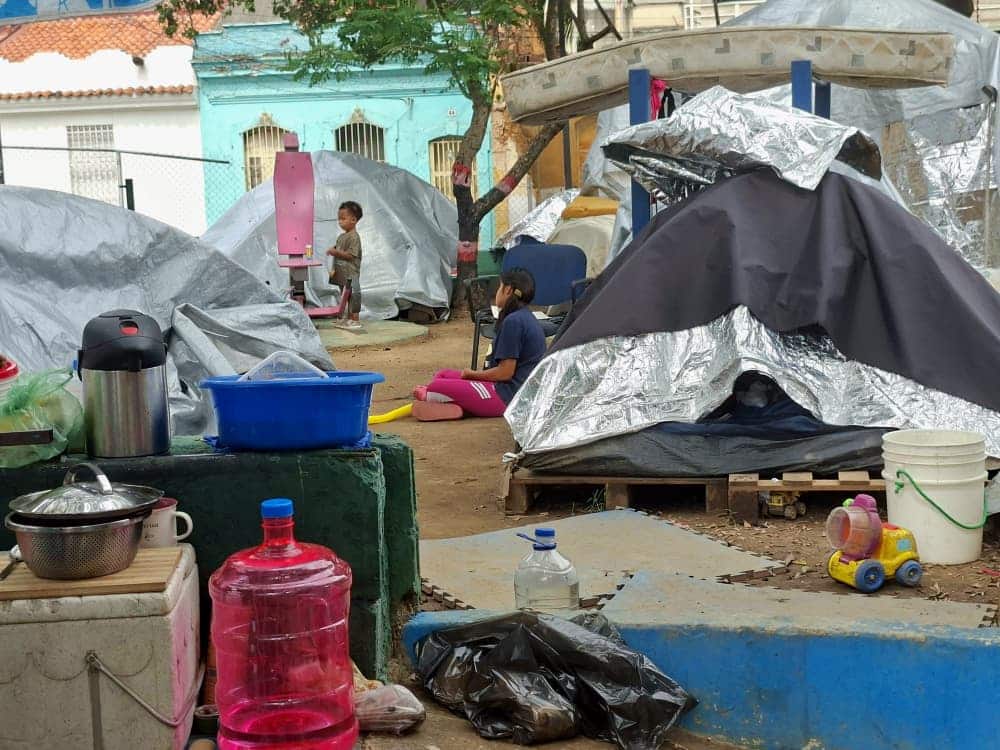 llovia,-se-cayeron-las-carpas-y-no-habia-luz,-damnificados-en-altagracia-y-la-replica-sismica