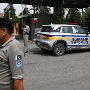 pakistan:-imran-khan,-lancien-premier-ministre-emprisonne-depuis-trois-ans,-obtient-son-transfert-temporaire-dans-un-hopital-dislamabad