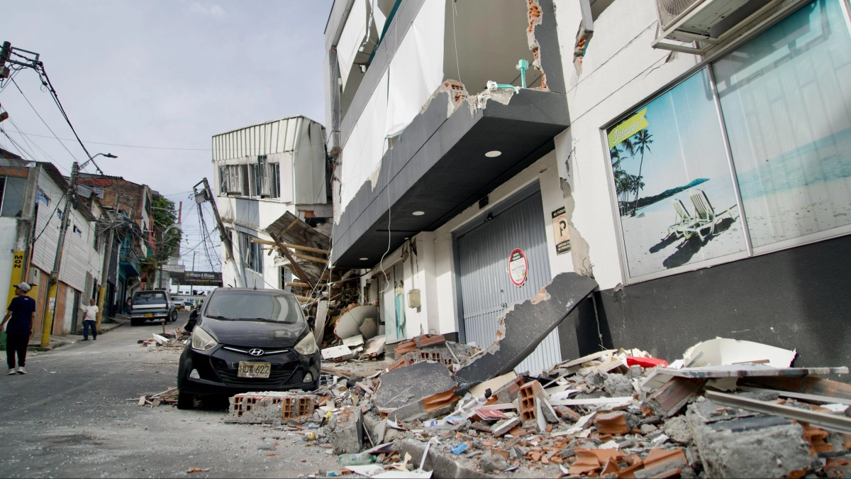 denuncian-que-funeraria-se-habria-quedado-con-millonaria-suma-de-la-indemnizacion-de-un-hombre-que-perdio-a-su-familia-en-el-terremoto:-‘una-trampa’