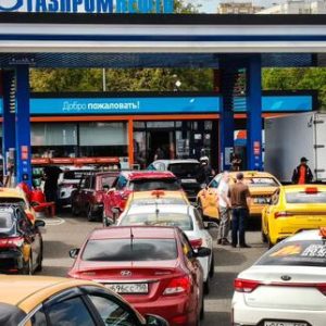en-direct,-guerre-en-ukraine:-a-moscou,-la-distribution-de-carburant-rationnee-dans-plusieurs-reseaux-de-stations-service